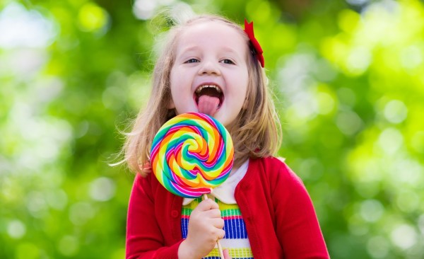 Effets de succion du pouce sur la santé des dents de l'enfant